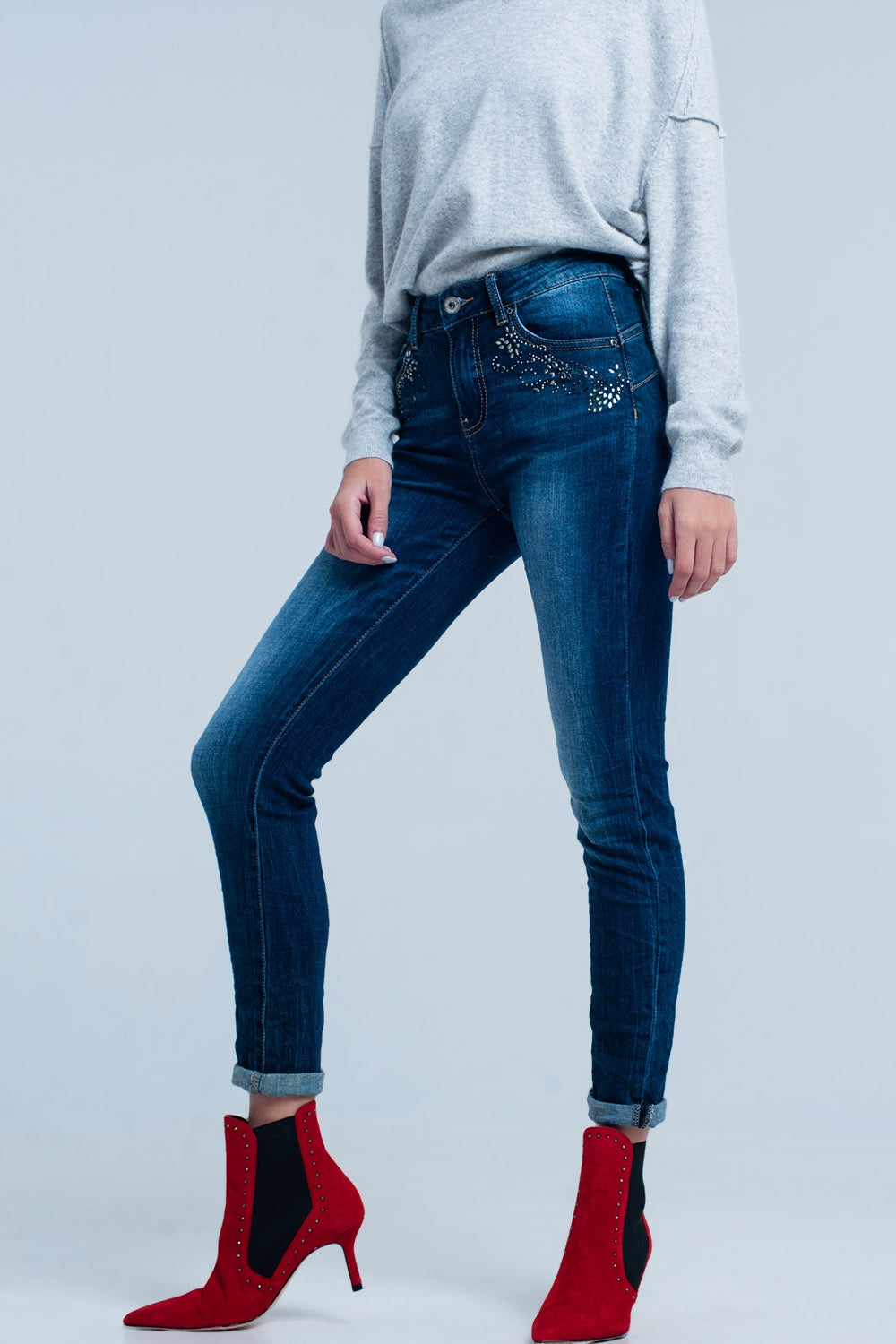 Jean taille haute délavé foncé avec détails en strass