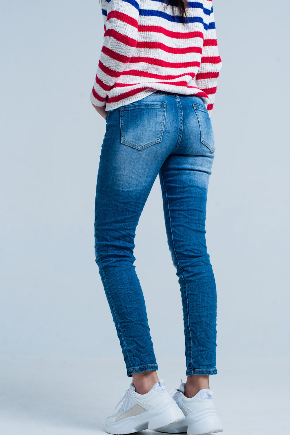 Jean skinny froissé délavé