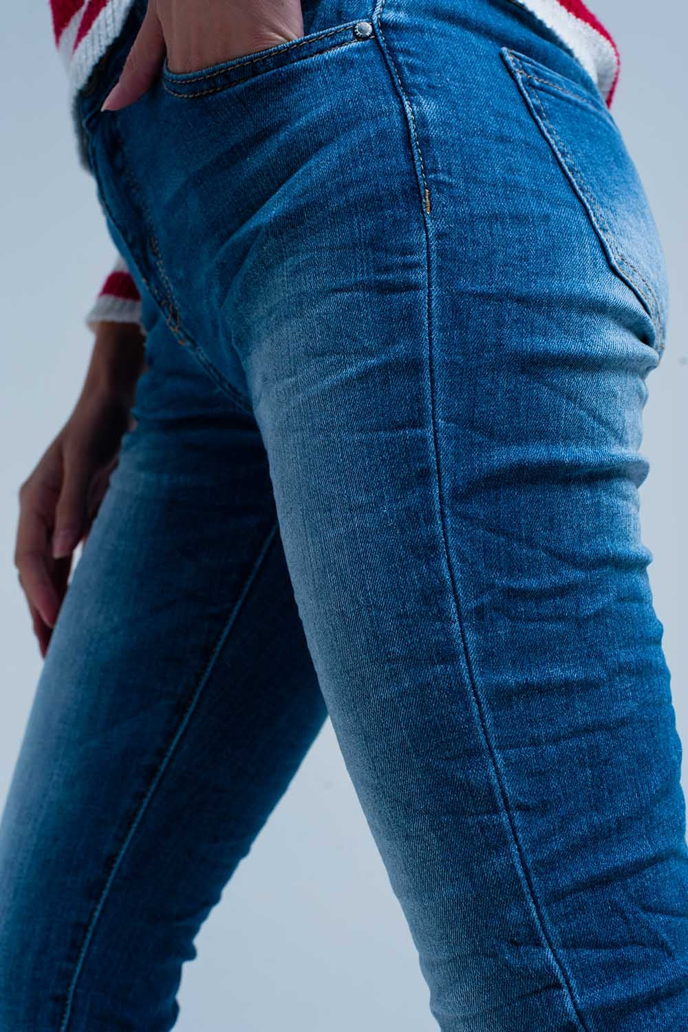 Jean skinny froissé délavé