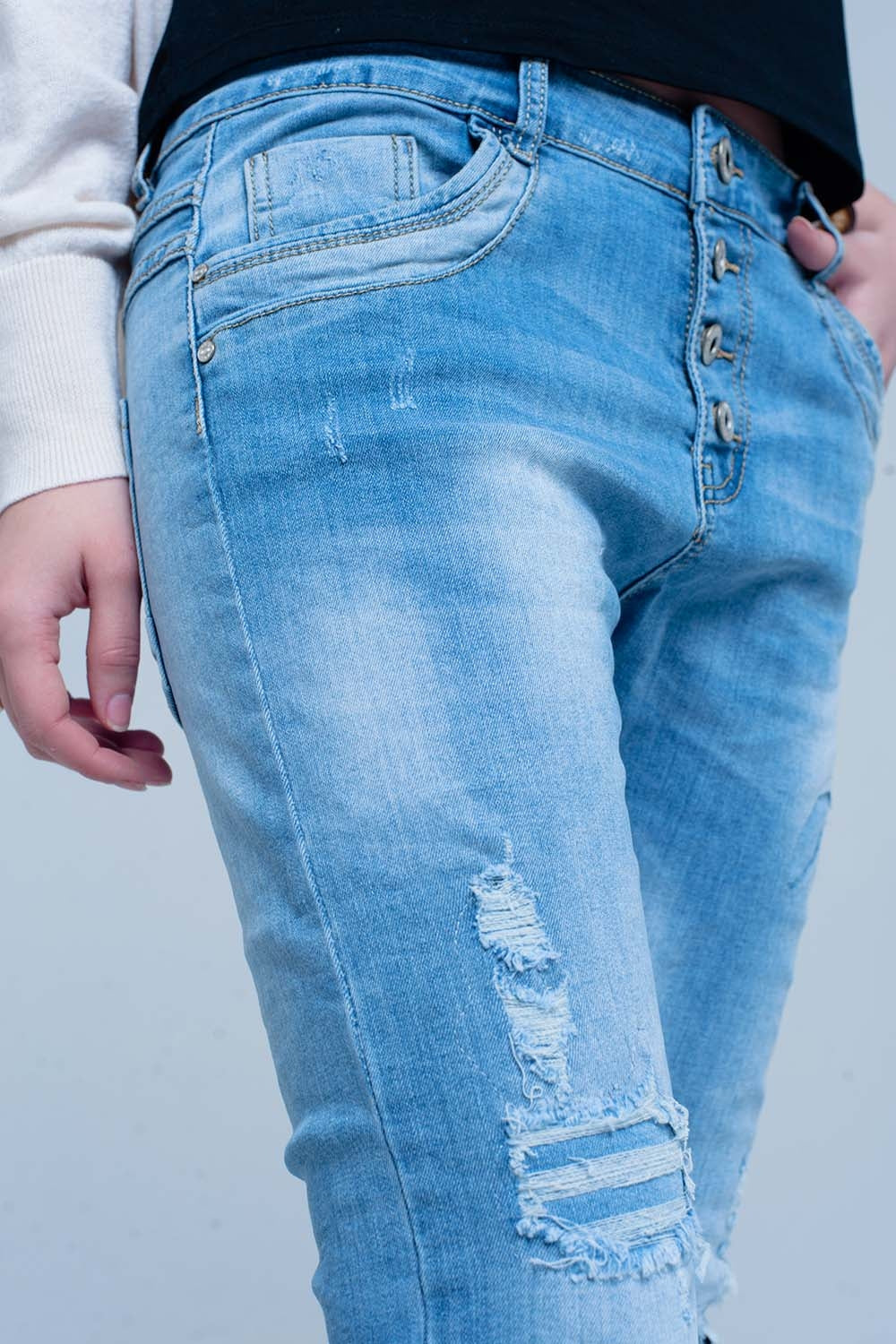 Jeans boyfriend barré avec boutons