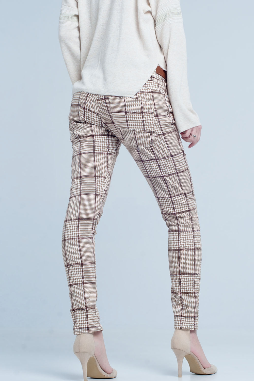 Pantalon à carreaux beige avec bouton