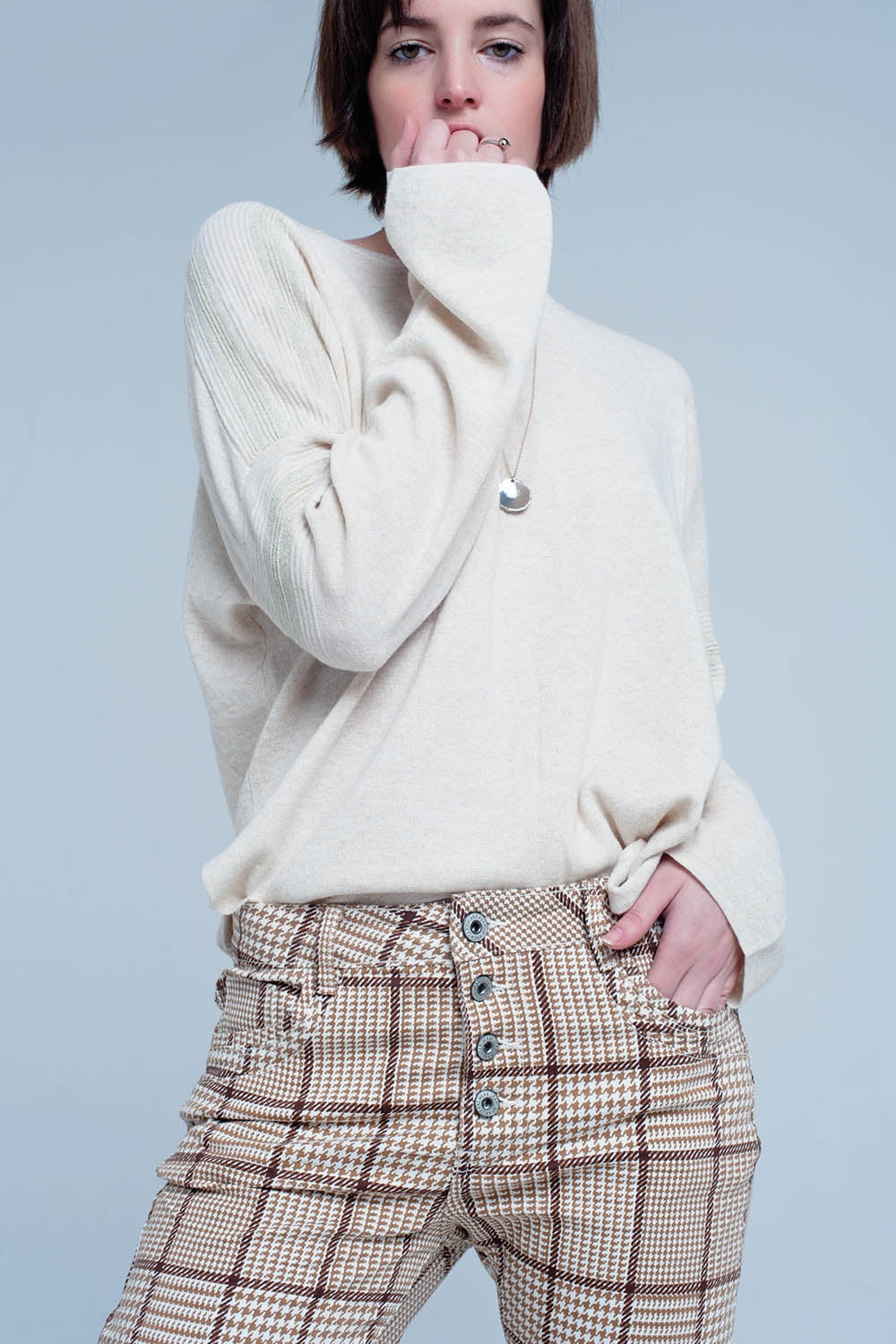 Pull fin tricoté beige avec détails du scintillement