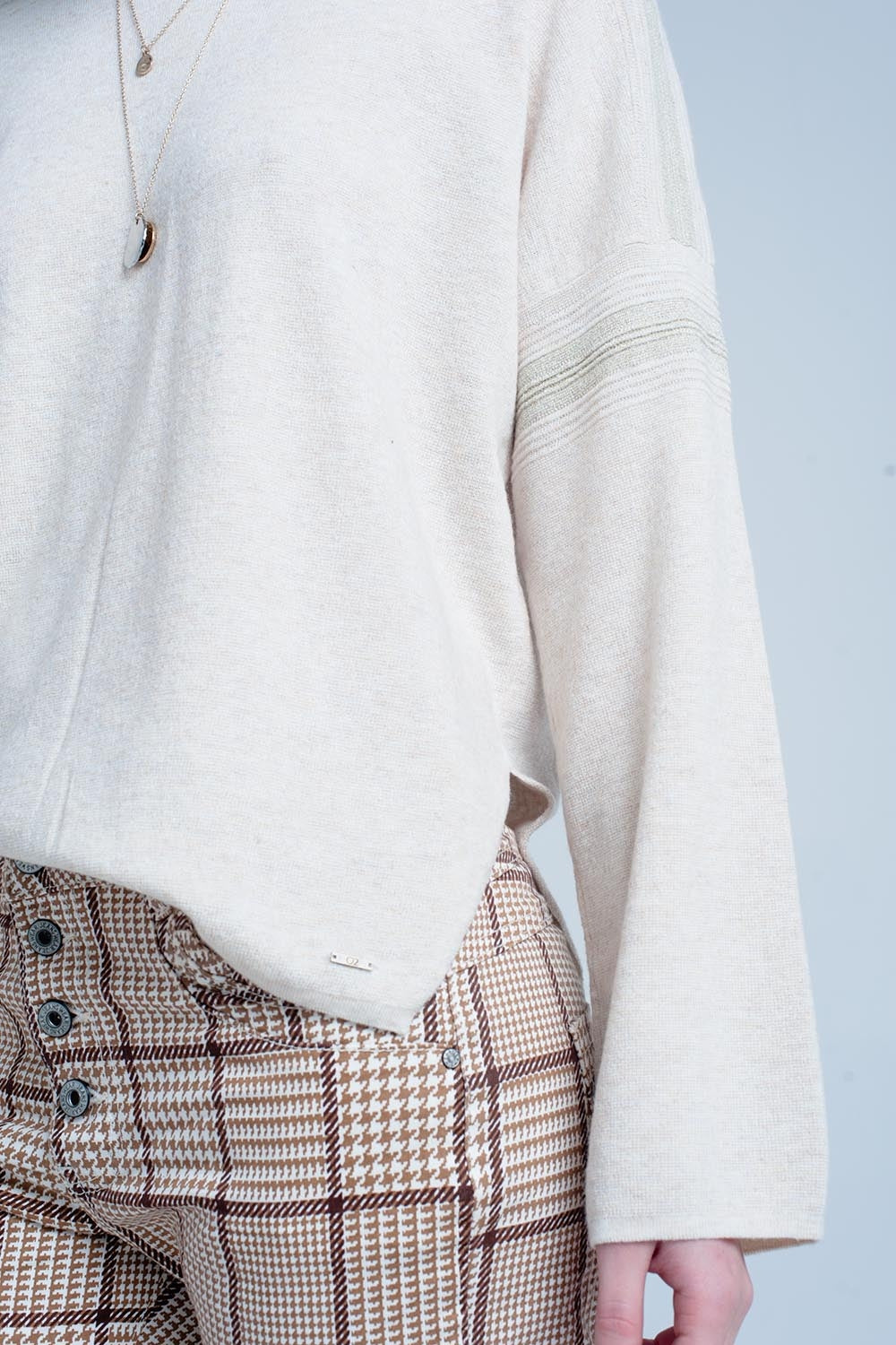Pull fin tricoté beige avec détails du scintillement
