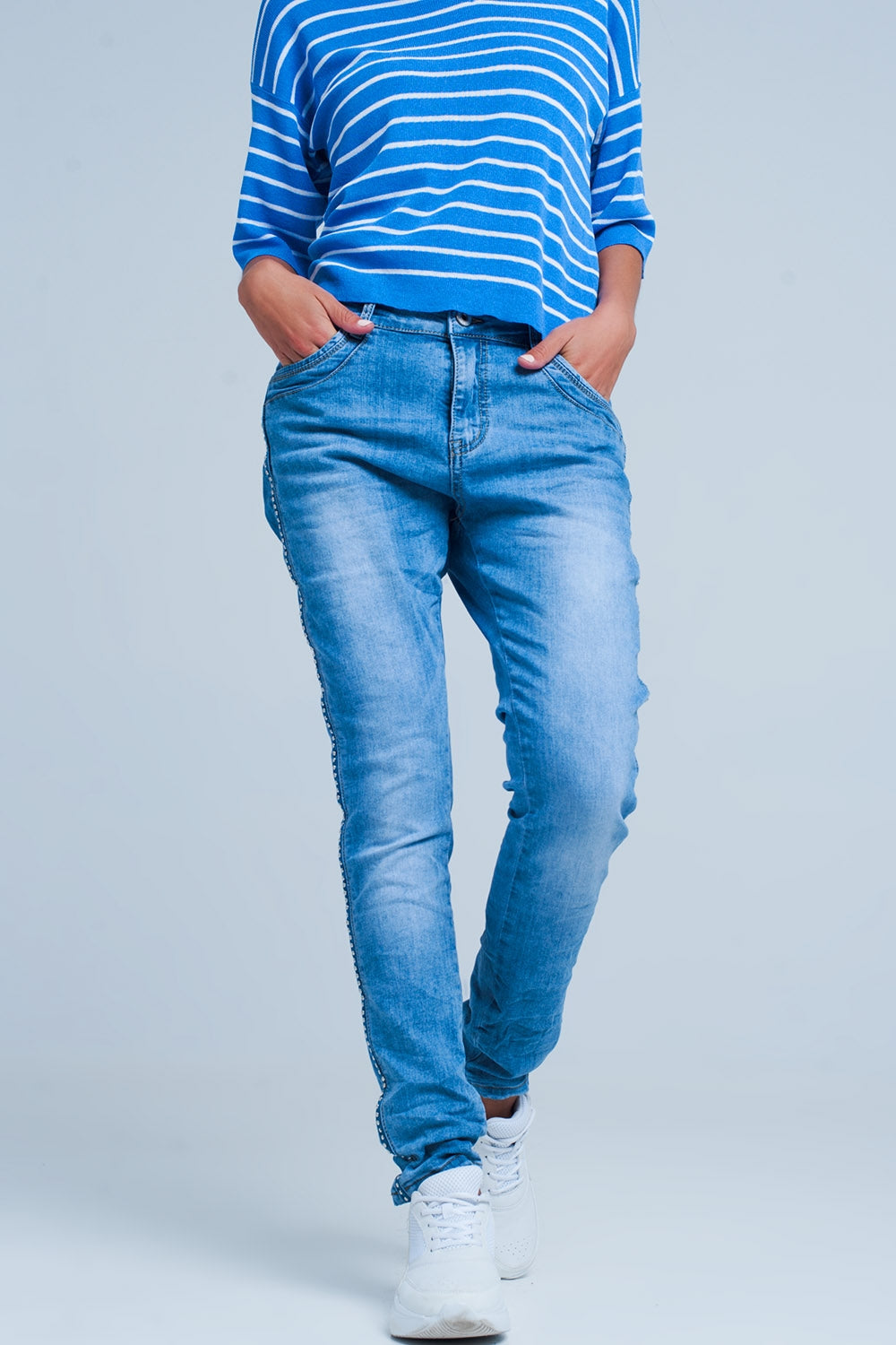 Jean boyfriend avec ornements sur le côté