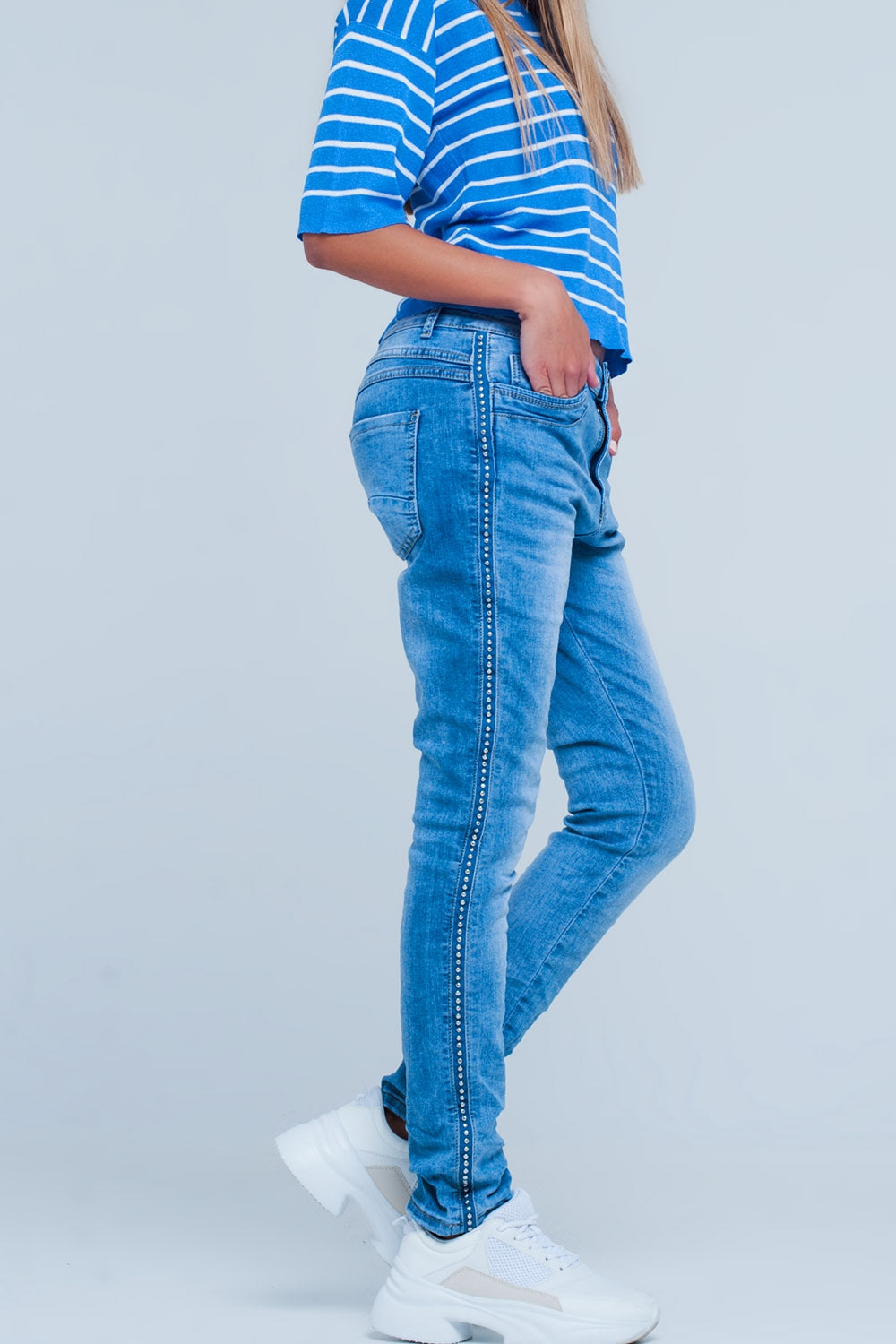 Jean boyfriend avec ornements sur le côté