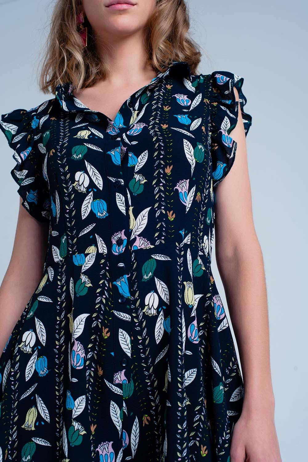 Combinaison imprimée bleu marine avec des fleurs