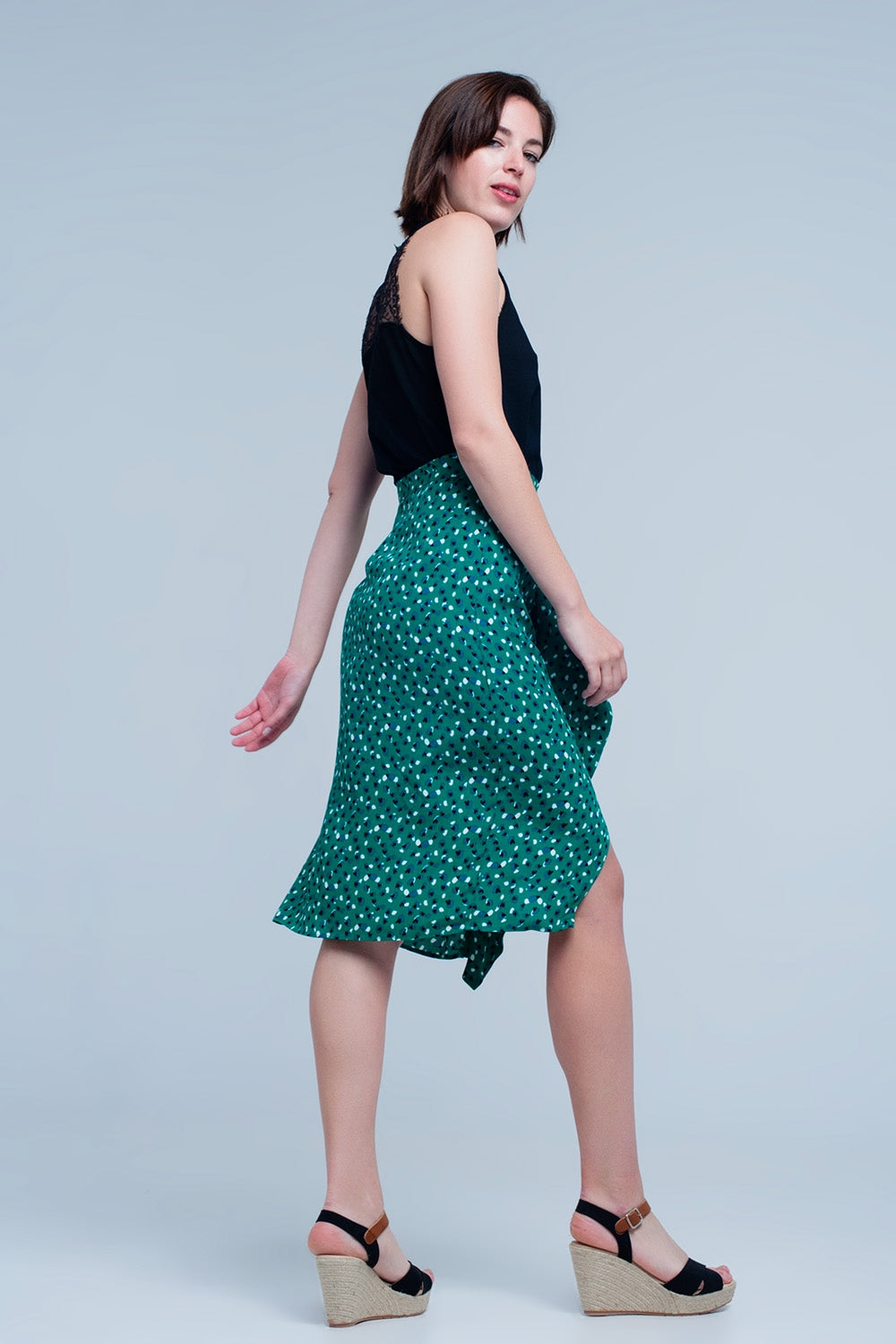 Jupe vert mi-longue avec volants et motif à pois