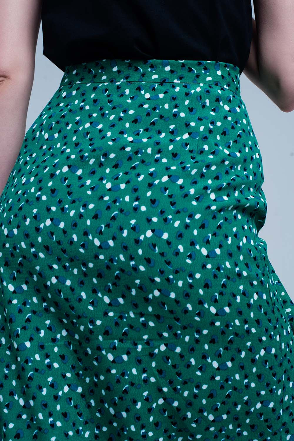 Jupe vert mi-longue avec volants et motif à pois