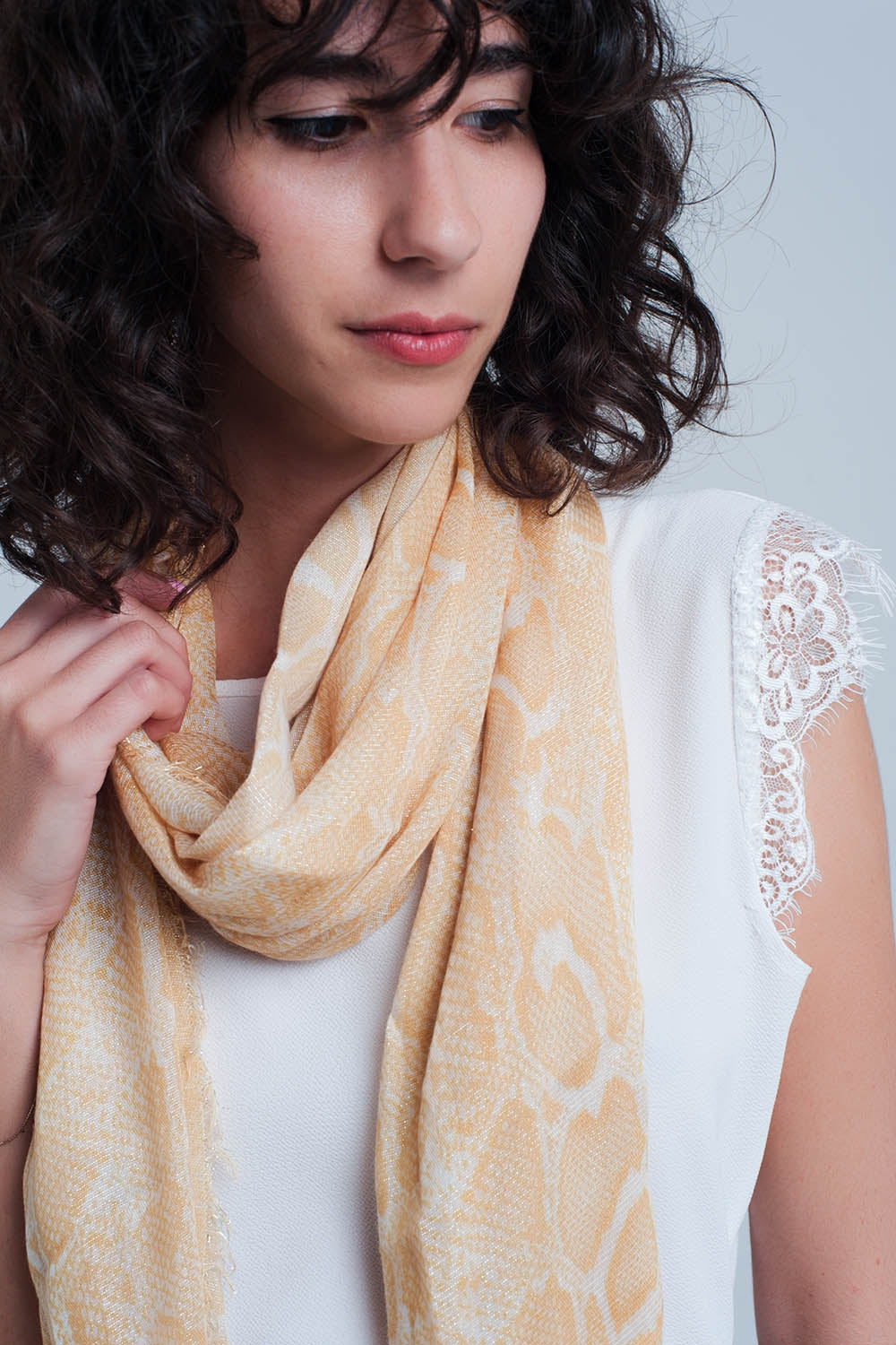 Foulard jaune avec imprimé léopard