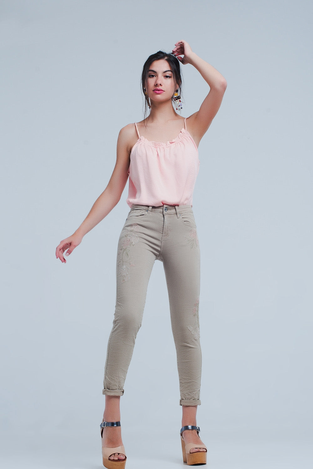 Jean beige brodé de fleurs