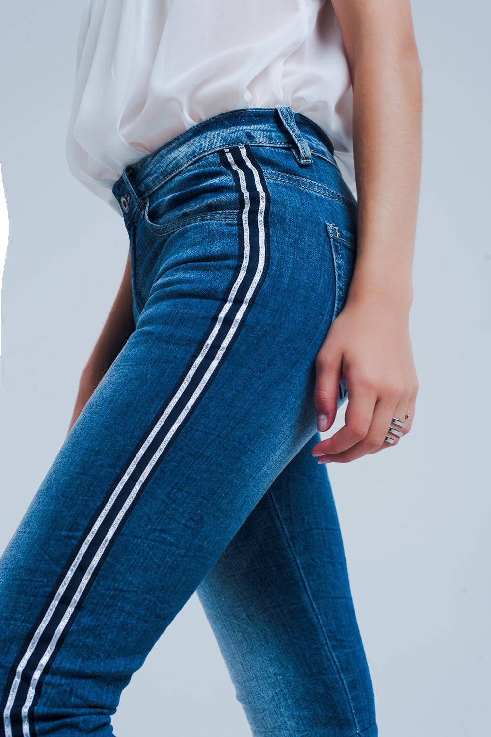 Jean skinny avec bande sur la couture latérale