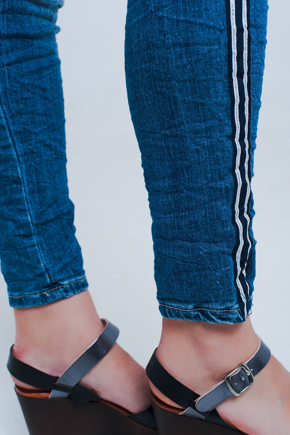 Jean skinny avec bande sur la couture latérale
