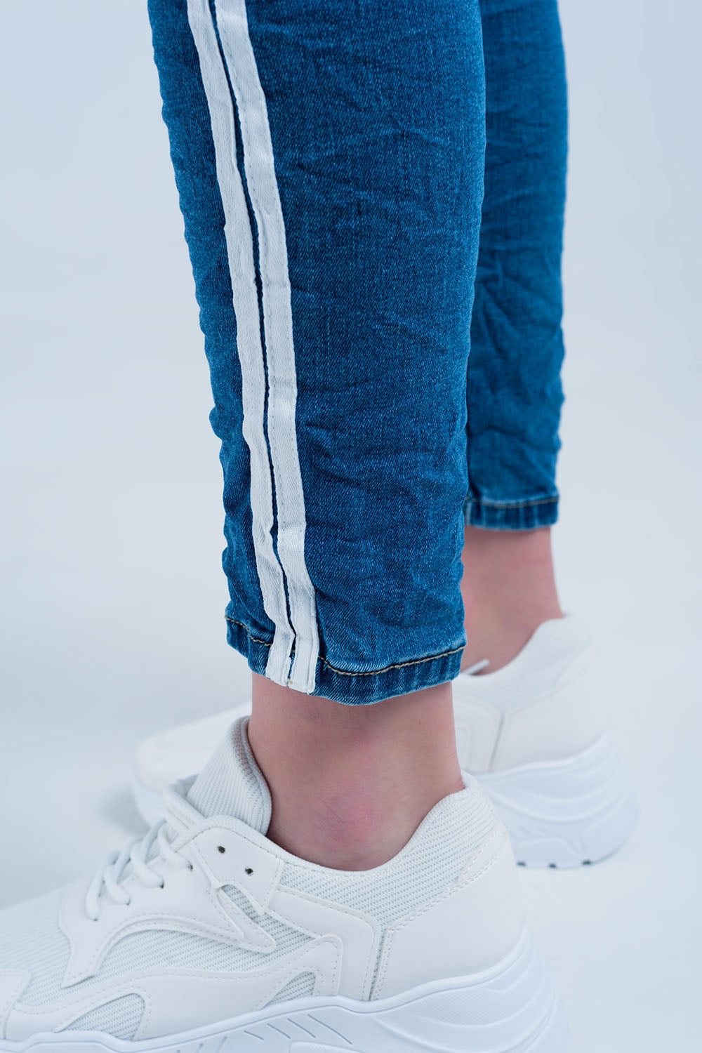 Jean skinny avec bande sur la couture latérale