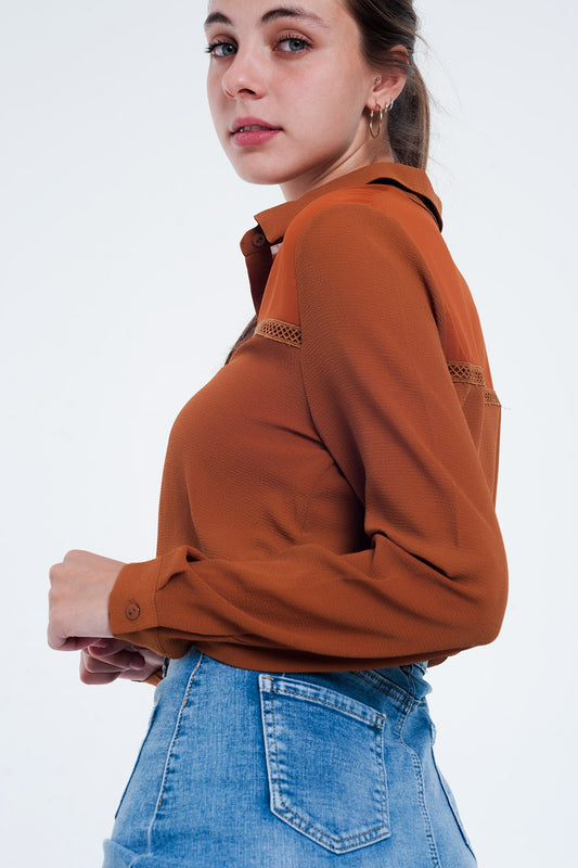 Orange de détail avant insertion chemisier