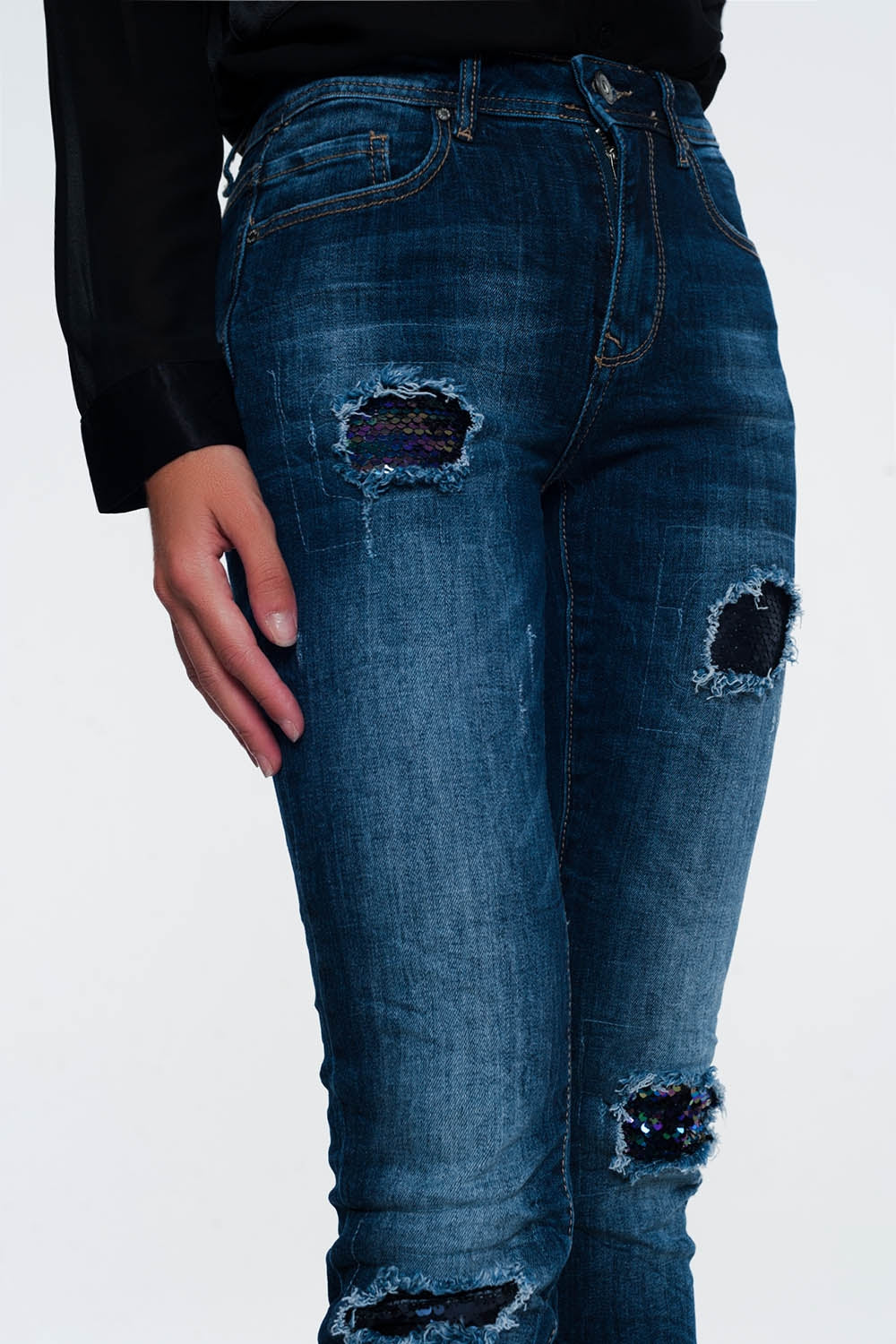 jean à sequins et déchirures