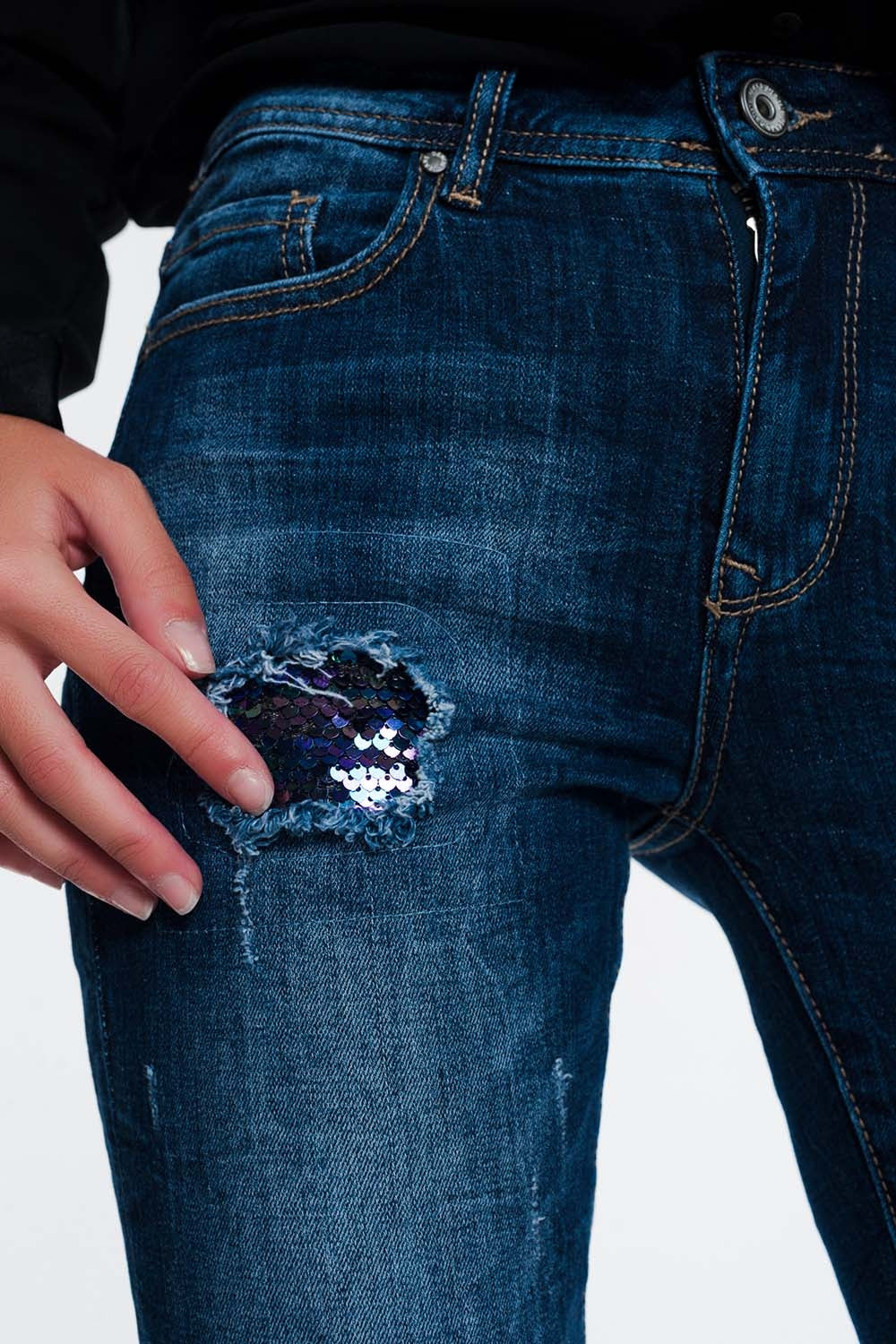 jean à sequins et déchirures