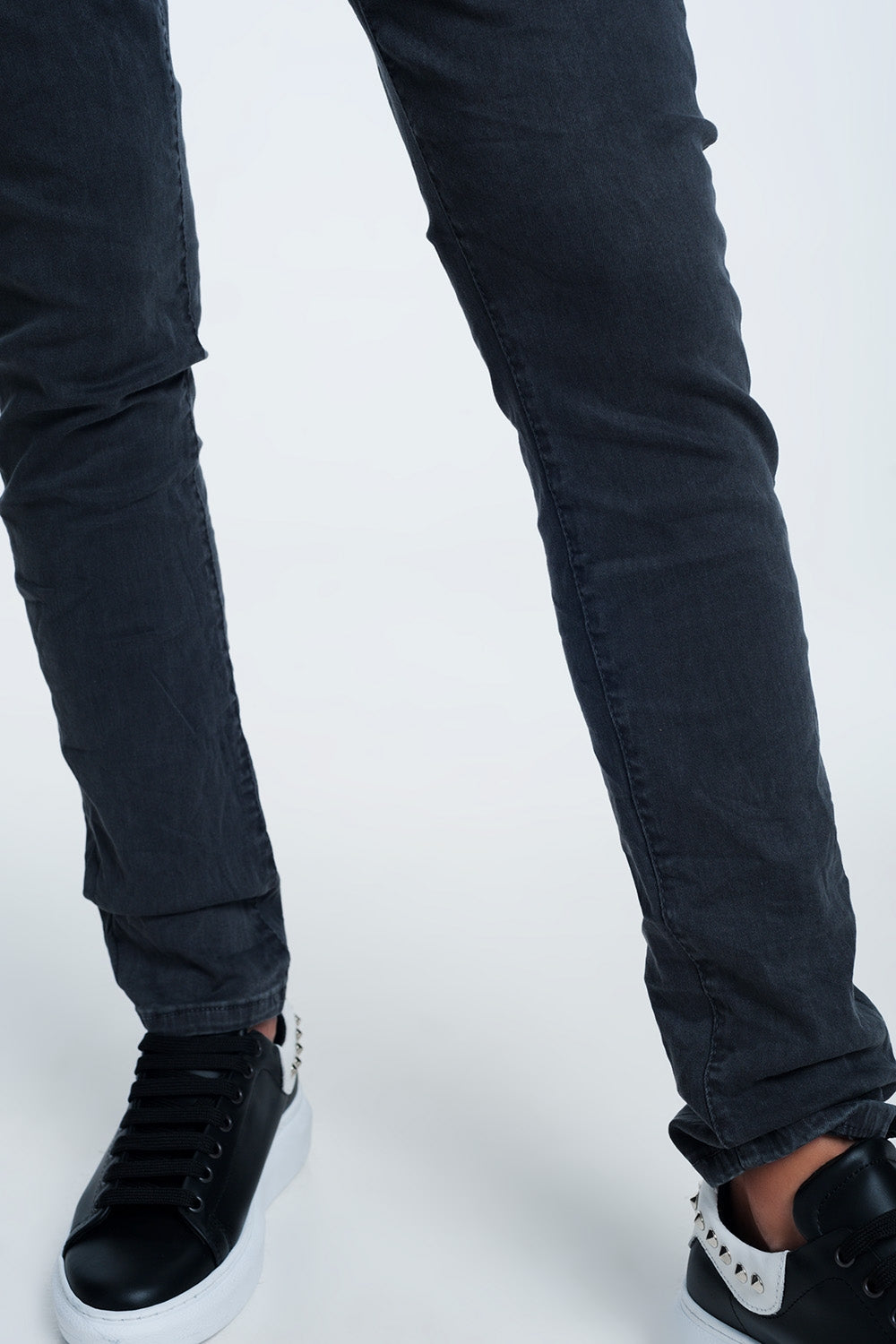 jean skinny gris avec entrejambe bas