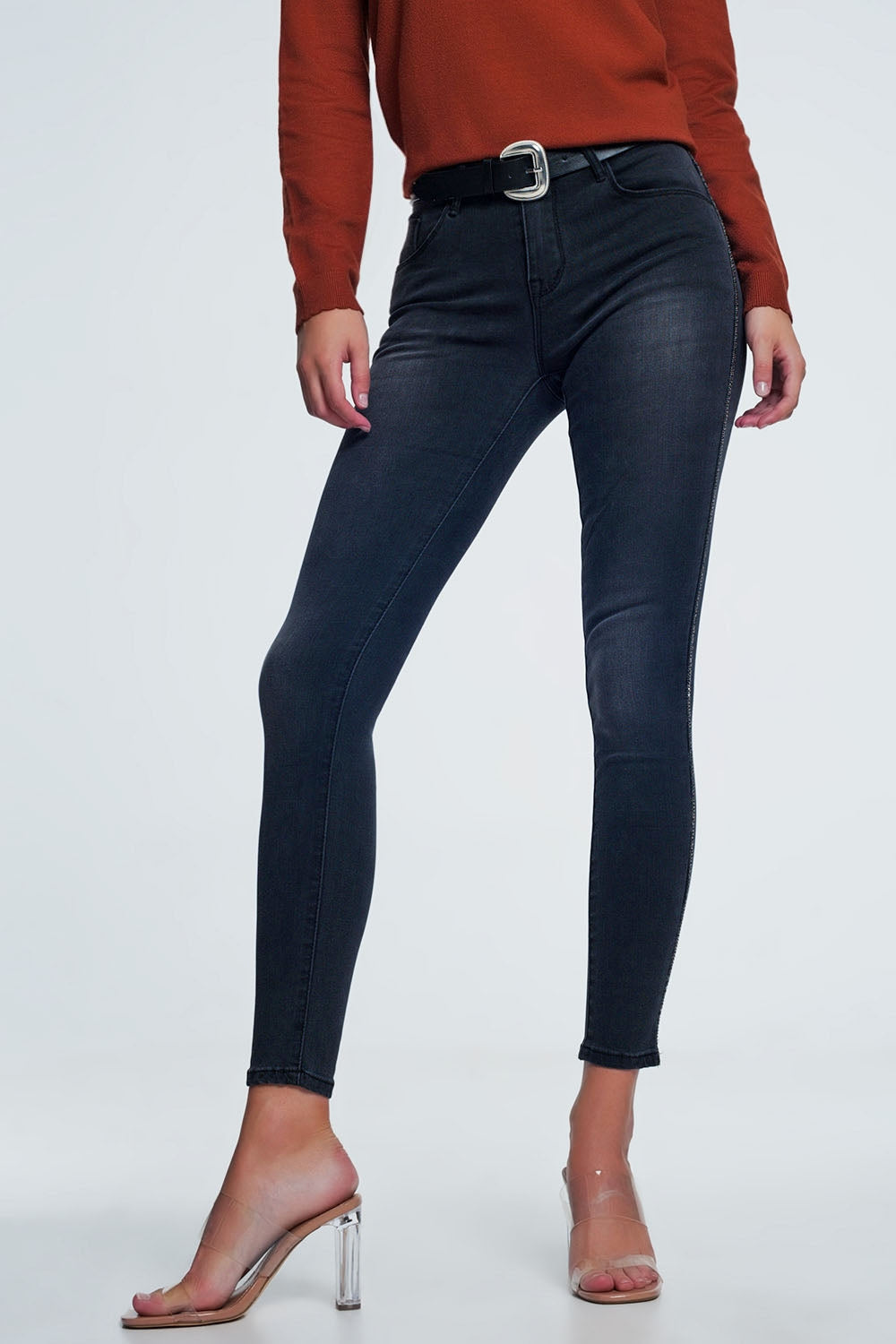 Jean skinny noir avec ornements sur le côté
