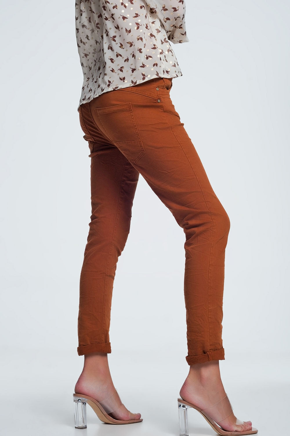 Jean relaxed à 4 boutons orange