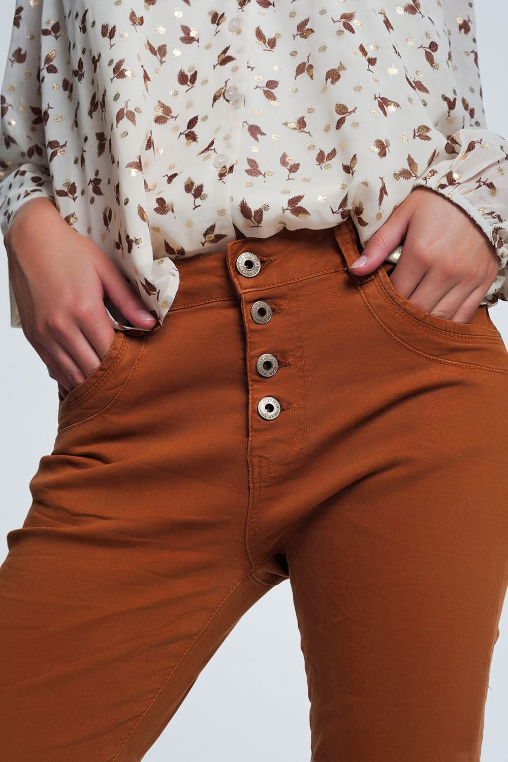 Jean relaxed à 4 boutons orange