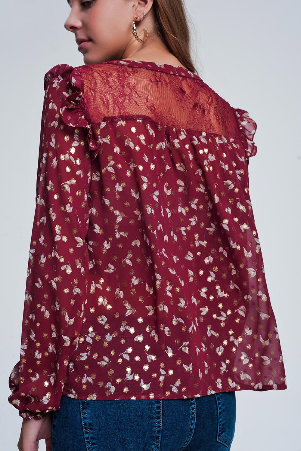 Chemise grenat imprimée avec épaules à volants