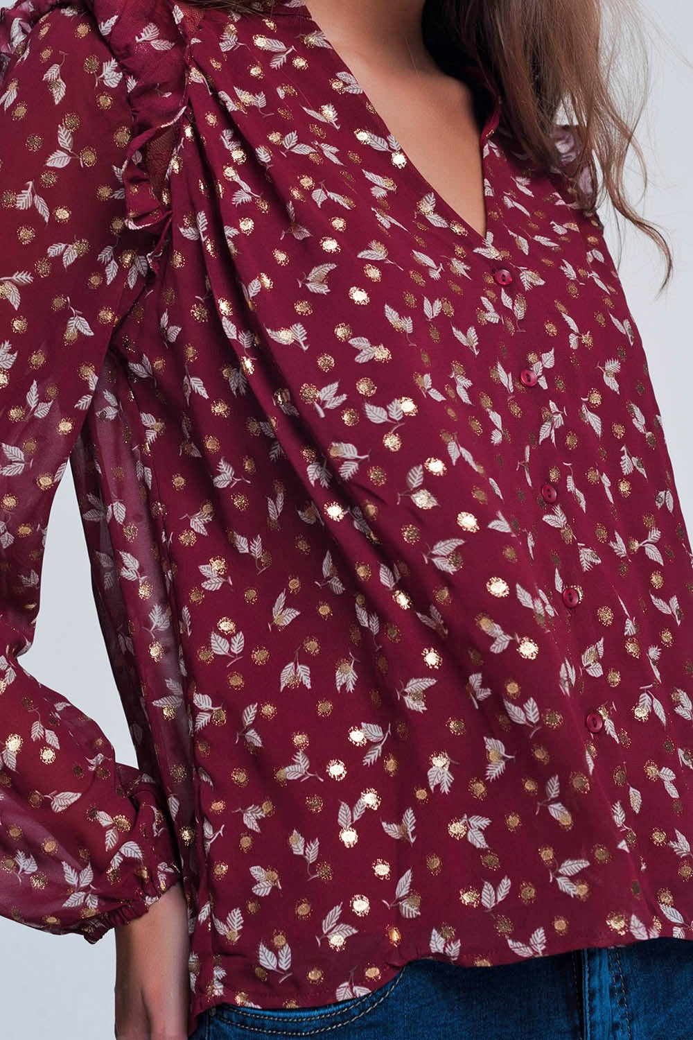 Chemise grenat imprimée avec épaules à volants