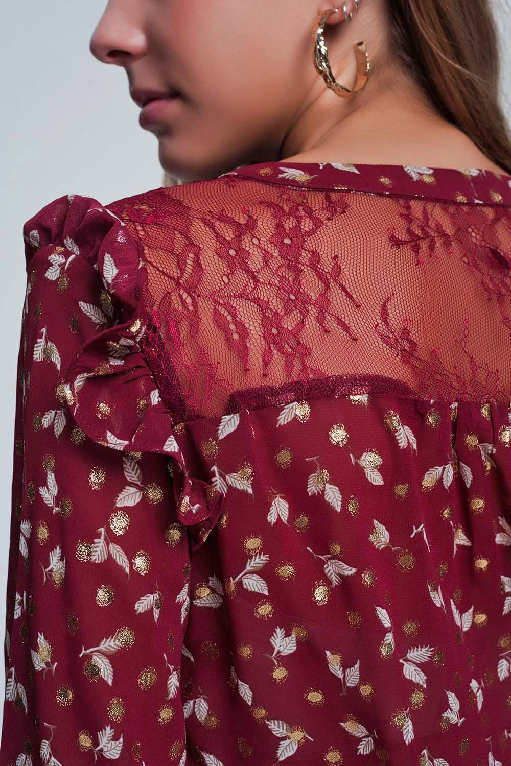 Chemise grenat imprimée avec épaules à volants
