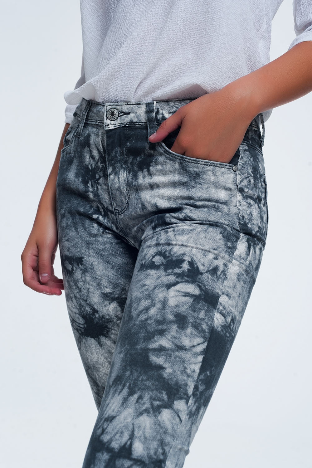 Pantalon slim de couleur grise
