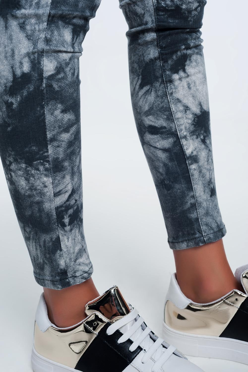 Pantalon slim de couleur grise