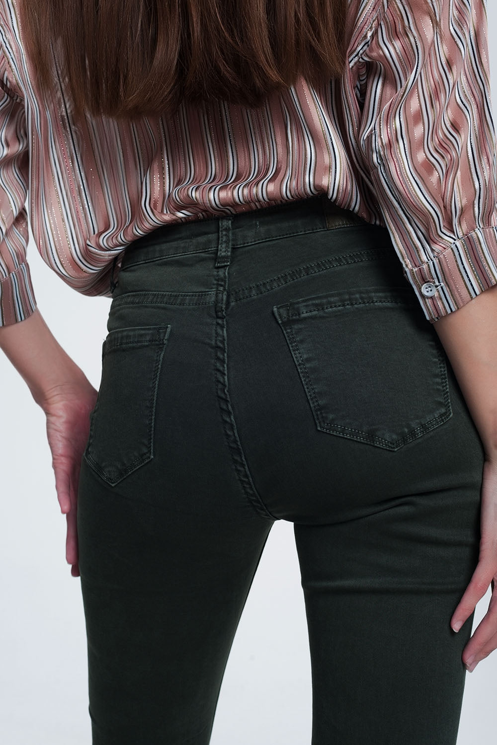 Jean évasé taille haute avec ourlet à bords bruts en kaki