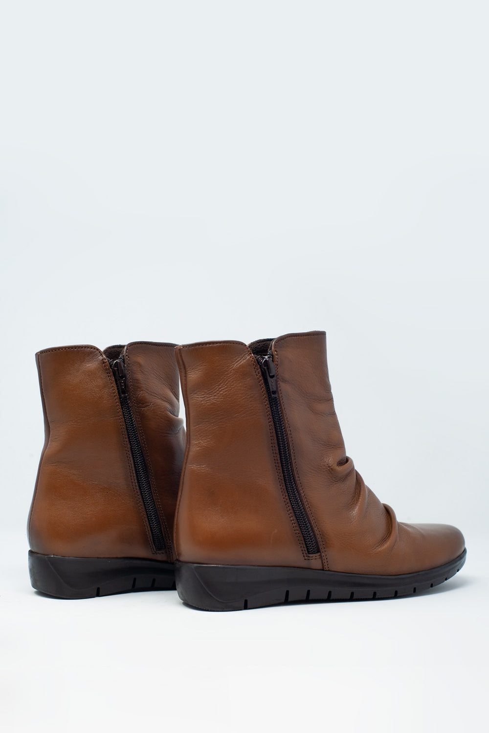 Bottines plates en cuir marron