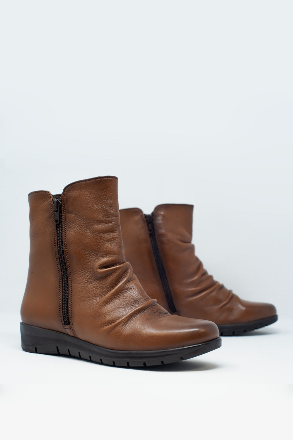 Bottines plates en cuir marron