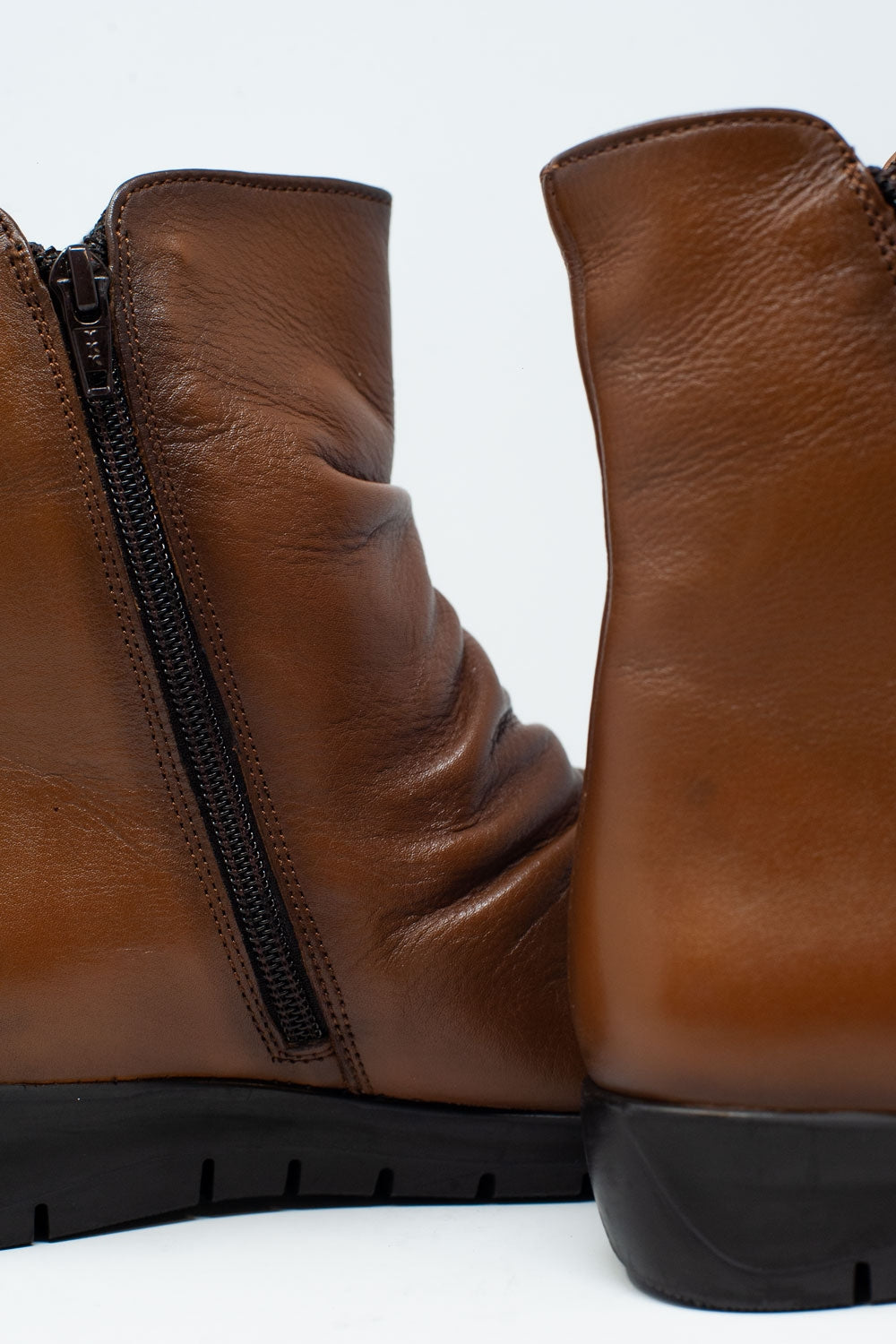 Bottines plates en cuir marron