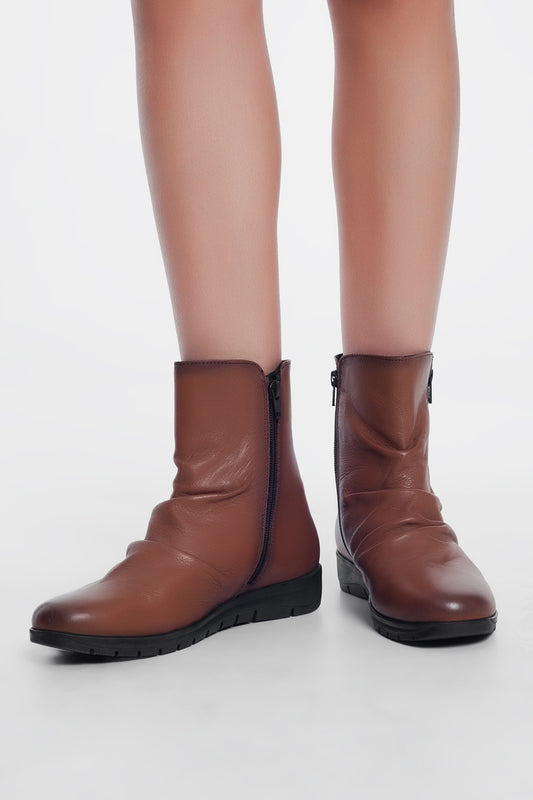 Bottines plates en cuir marron