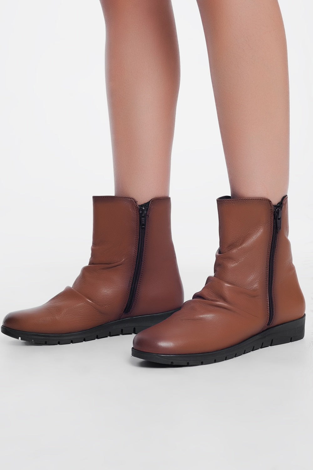 Bottines plates en cuir marron