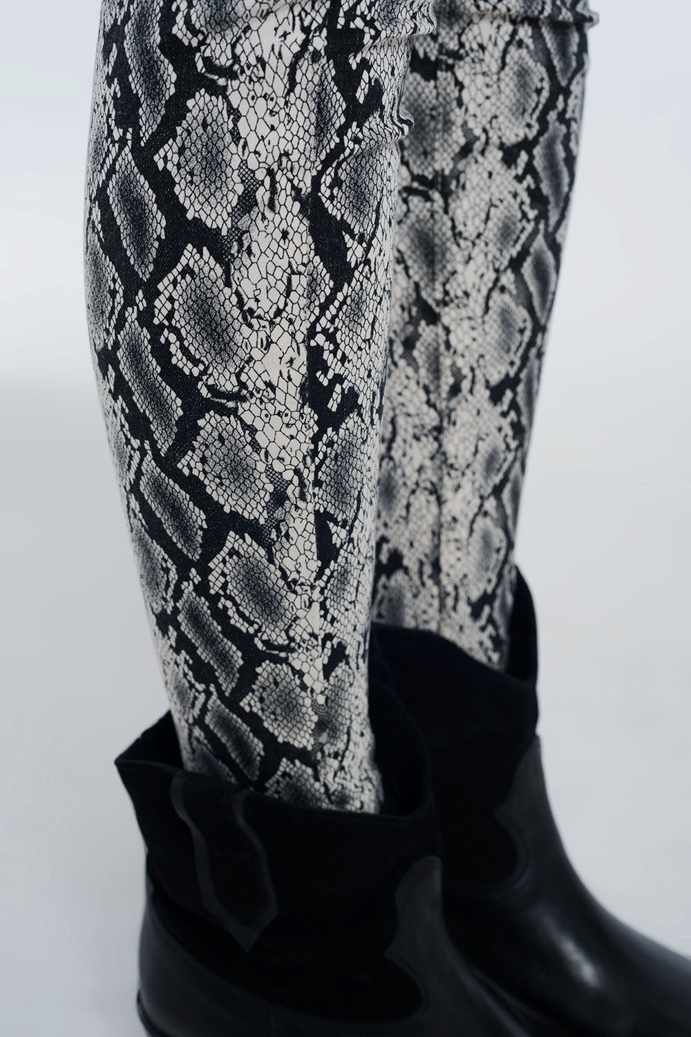 Pantalon à imprimé serpent