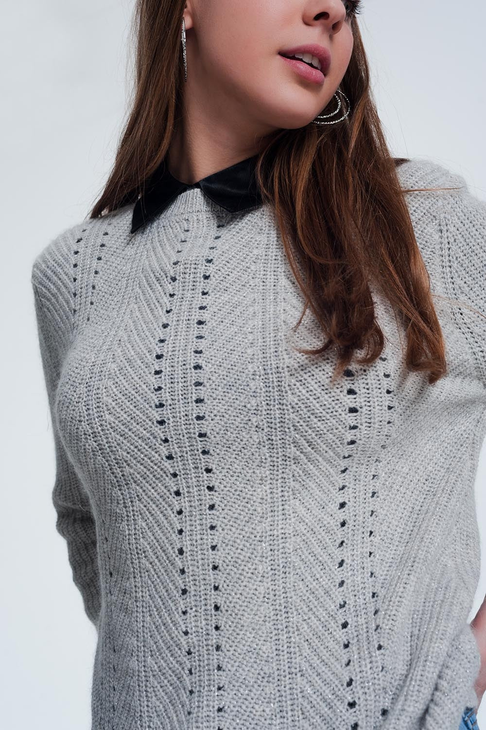 Pull gris en maille ajourée