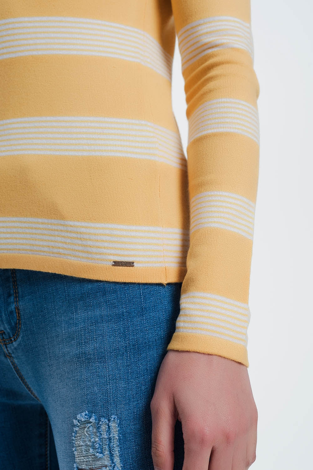 Pull rayé à encolure bateau jaunes