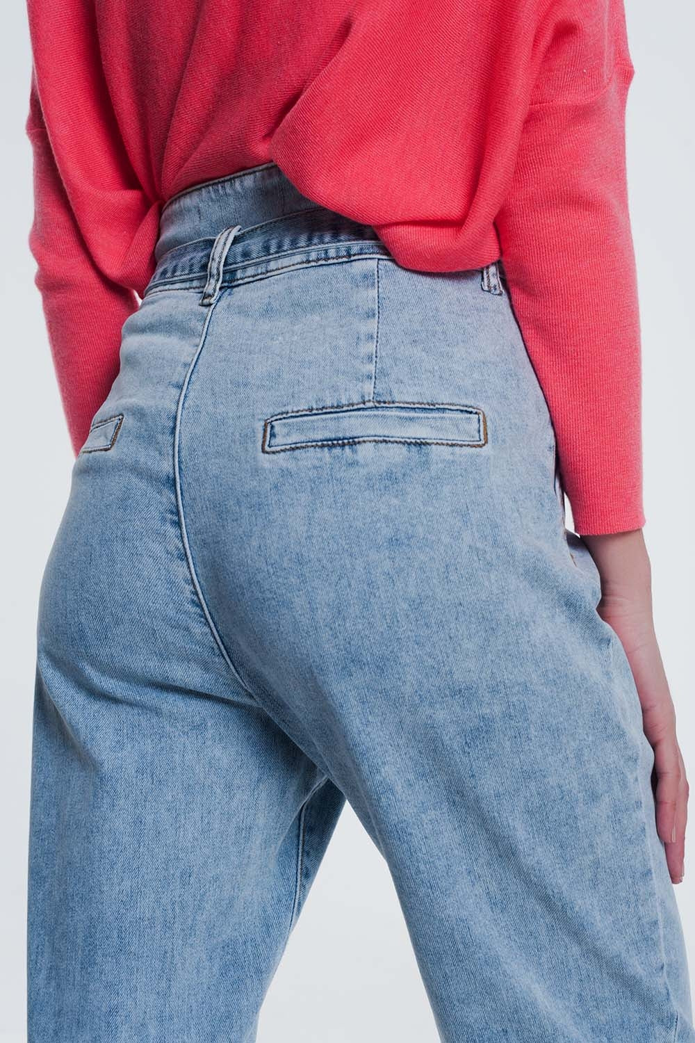 Jean coupe droite en denim léger avec ceinture