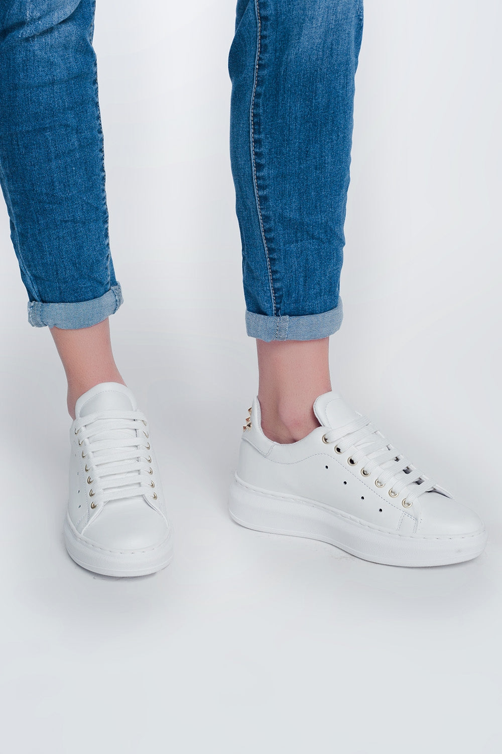 Jeans boyfriend avec boutons et lavés à moyenne moyenne