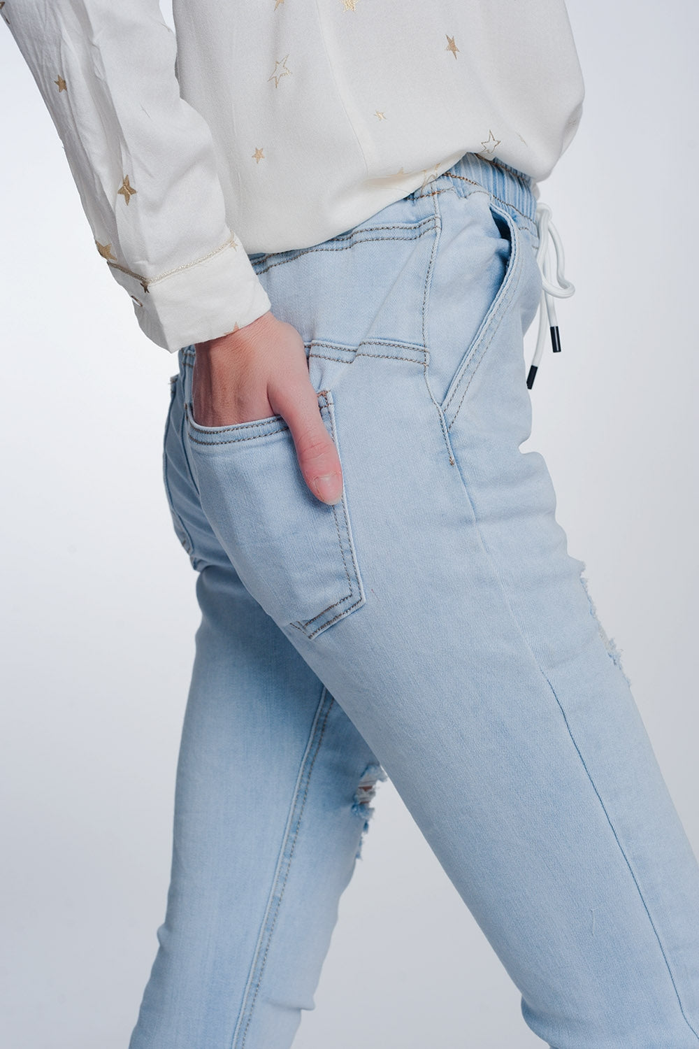 Jean style jogger délavage lumière
