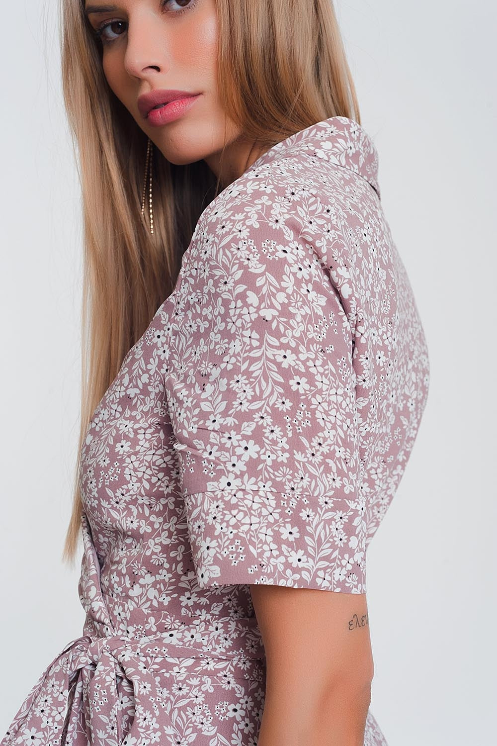 Robe mi-longue cache-cœur à fleurs rose