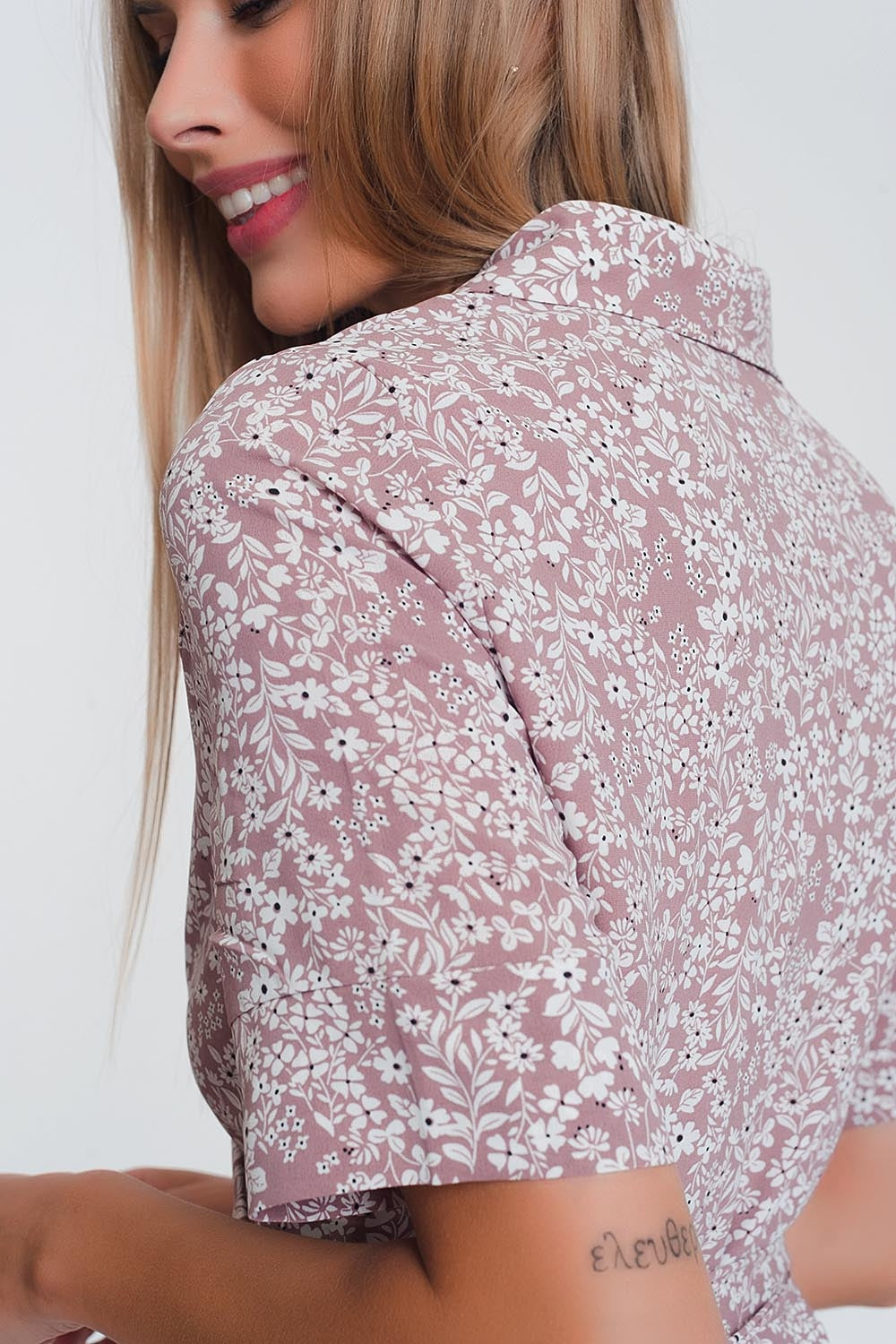 Robe mi-longue cache-cœur à fleurs rose