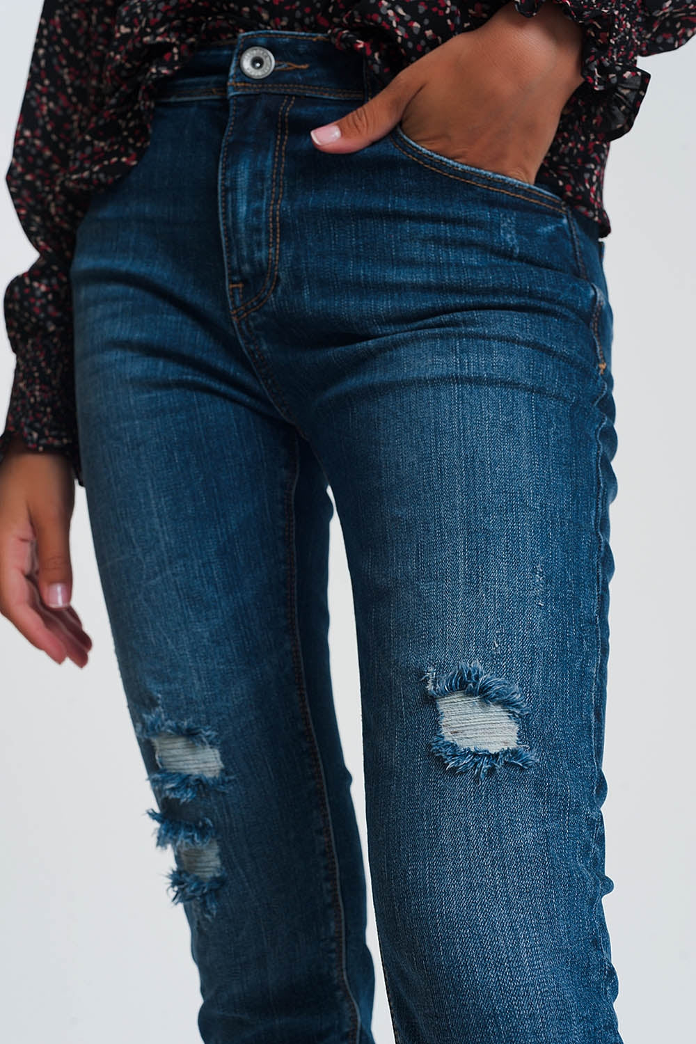 Jean skinny taille haute avec détails déchirés en Bleu délavage foncé