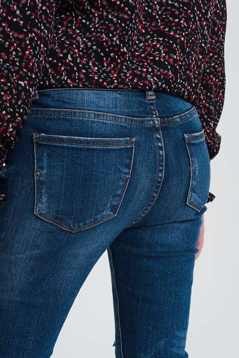 Jean skinny taille haute avec détails déchirés en Bleu délavage foncé