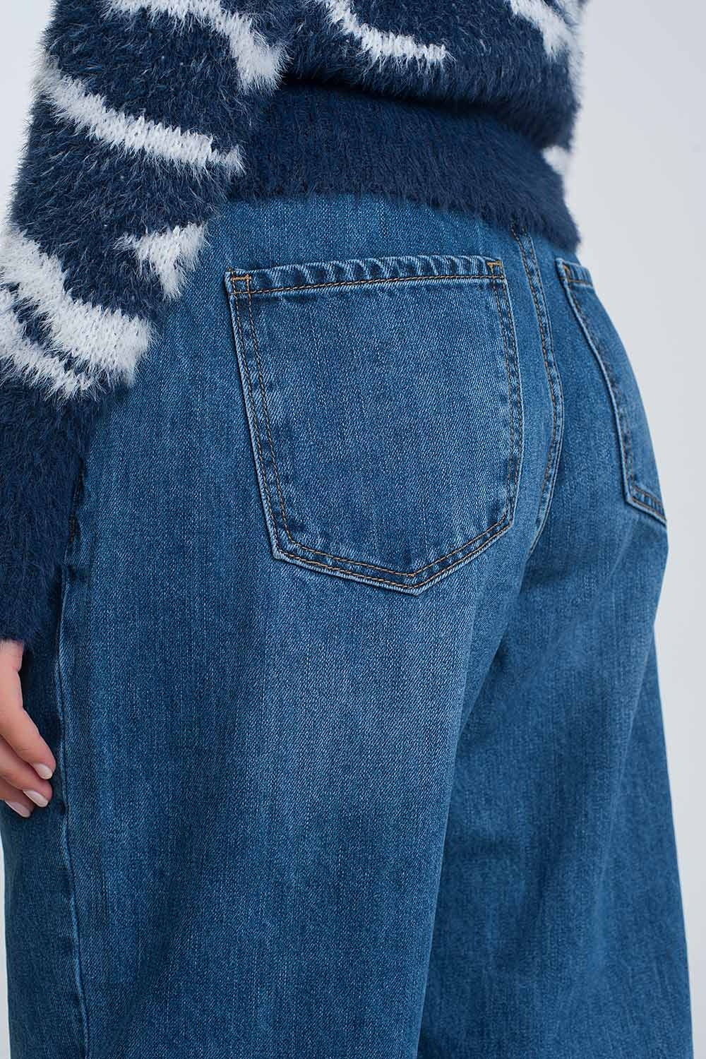 Jean mom taille haute avec deux volants à la taille en bleu délavé foncé