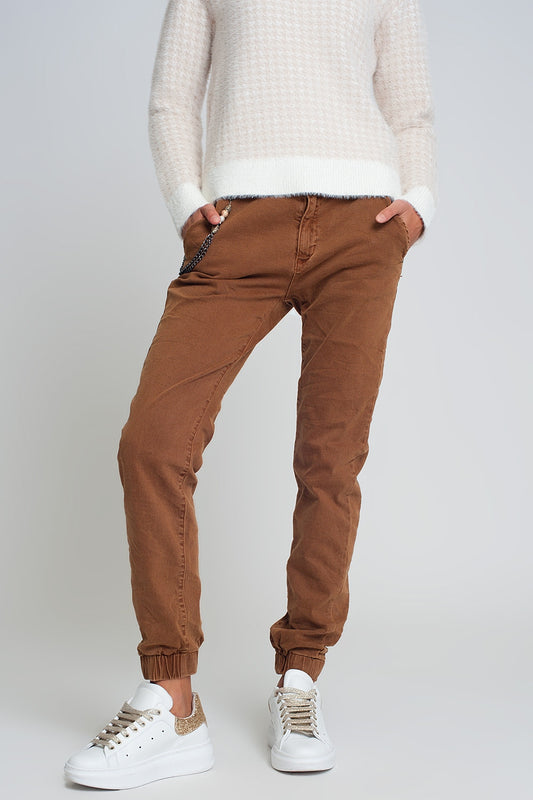 Pantalon fonctionnel avec chaîne et chevilles resserrées en marron