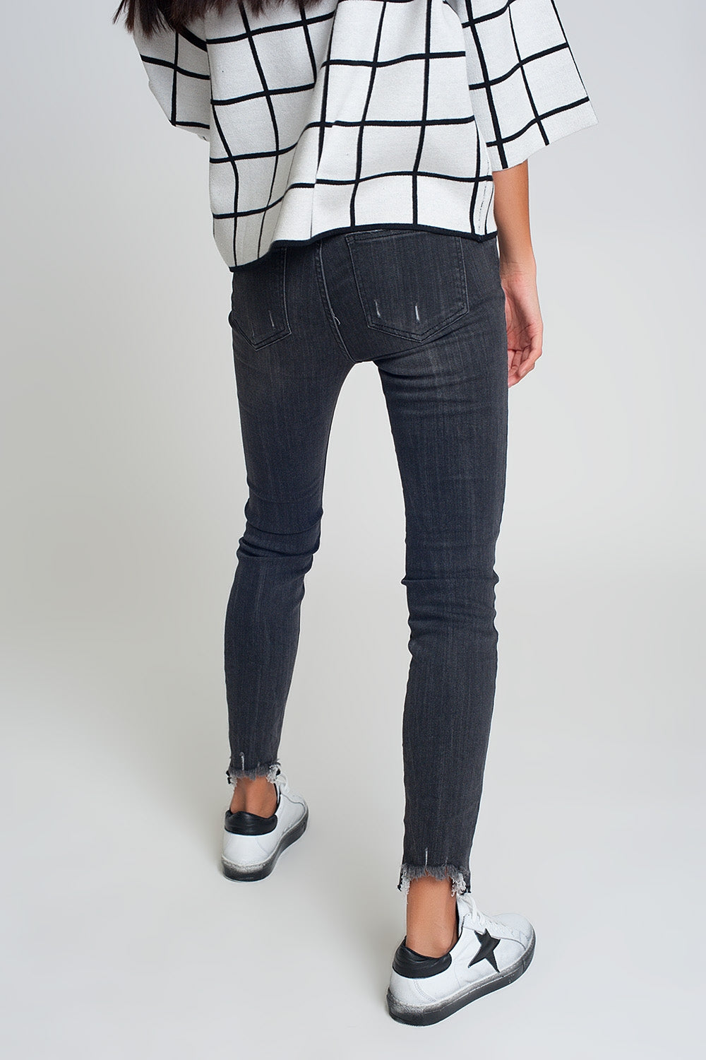 Jean taille mi-haute noir à ourlet brut