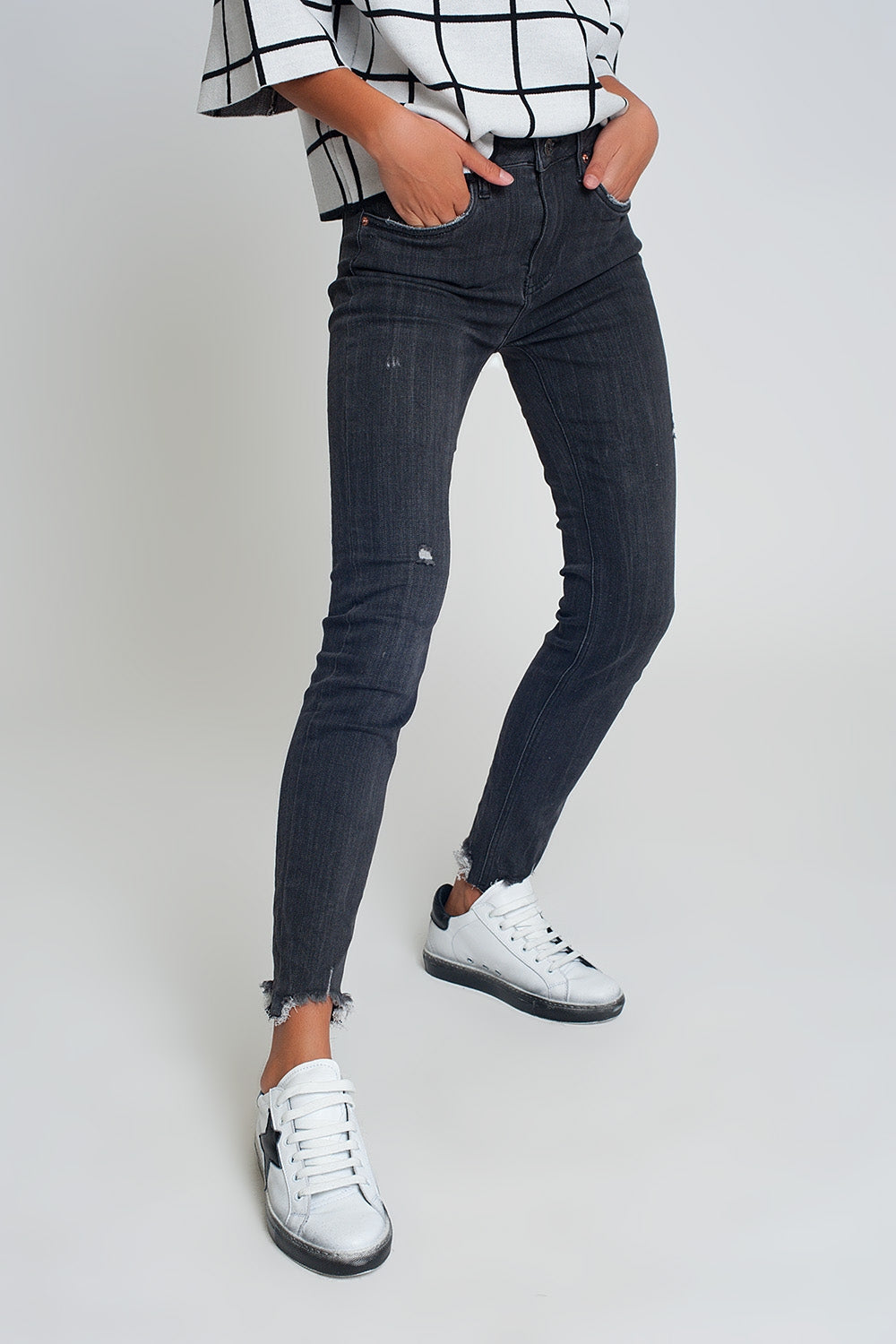 Jean taille mi-haute noir à ourlet brut