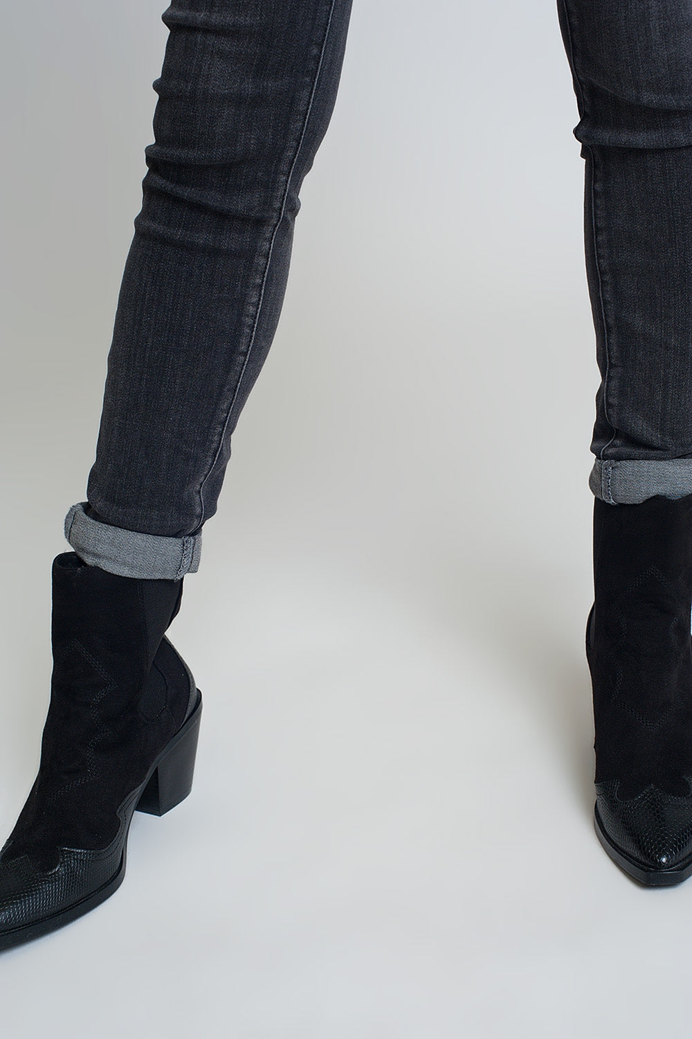 Jean skinny taille haute en Noir délavé